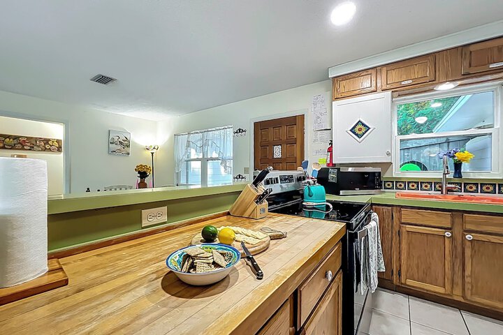Dock & Kayaks: Riverfront Dunnellon Home!