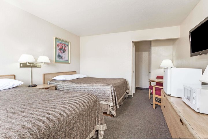Room 14 of 15