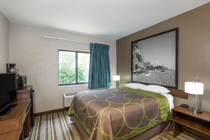 Room 14 of 16