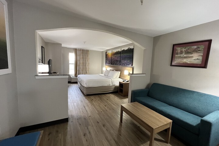 Room 17 of 18