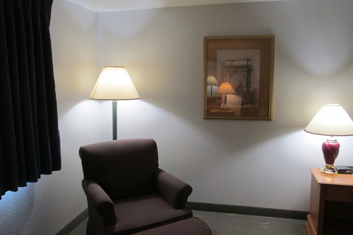 Room 9 of 33