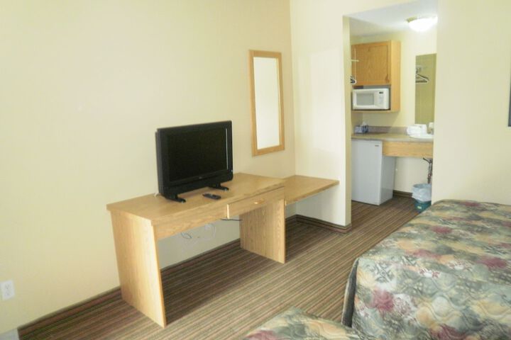 Room 6 of 9