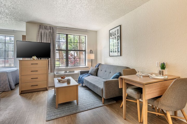 Room 11 of 13
