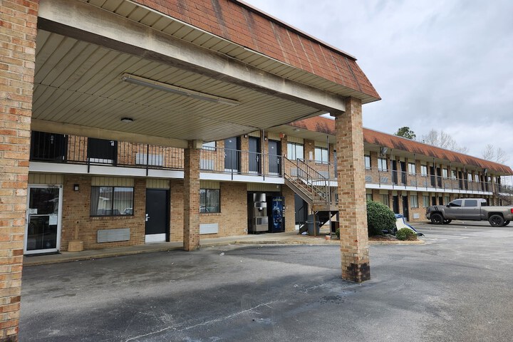 Budget Host Inn