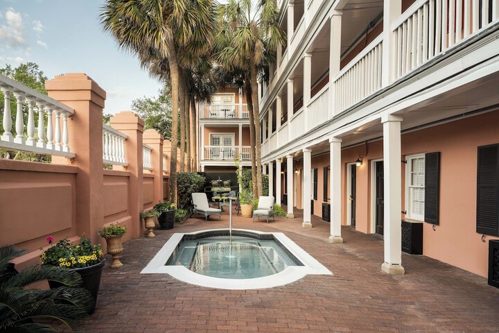 Hotel Exterior 19 of 19