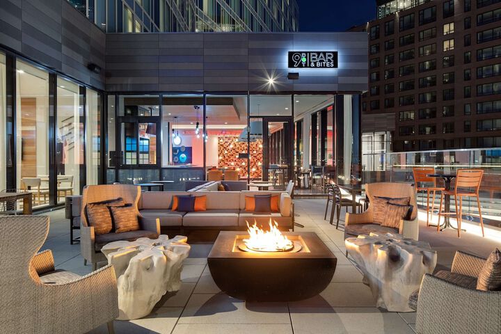 Lounge 66 of 78