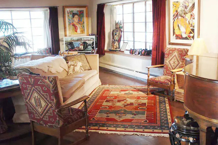 TOUCHSTONE INN