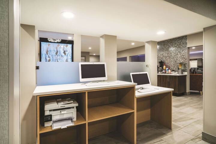 Business Center 36 of 36