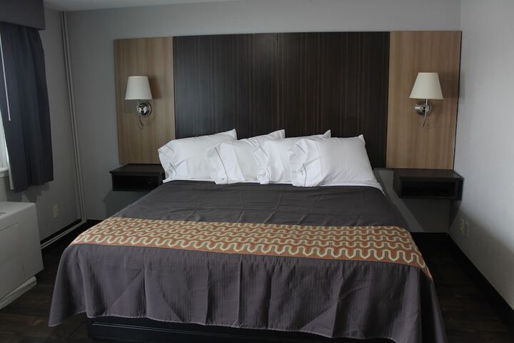 Room 4 of 5