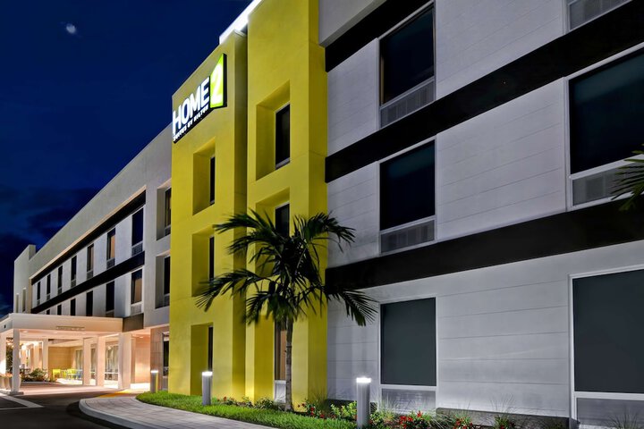 Home2 Suites Naples I-75 Pine Ridge Road FL
