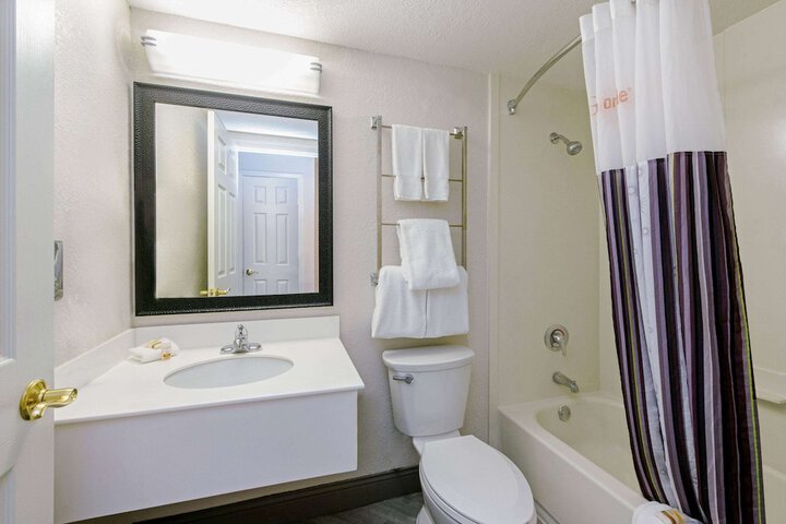 Room 13 of 27