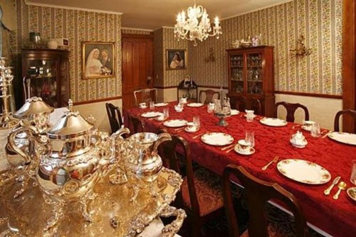 Dining 79 of 100