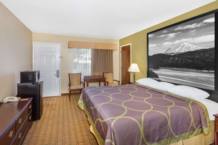Room 20 of 33