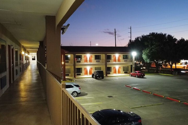 Hotel 2 of 52