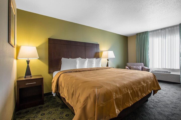 Quality Inn & Suites Bloomington I-55 and I-74