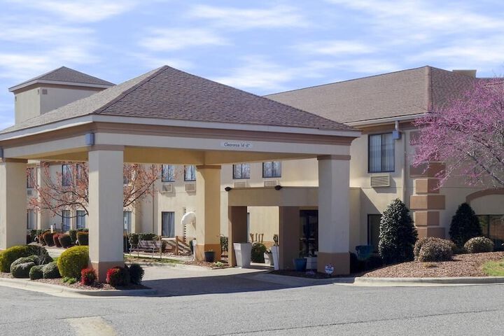Country Inn & Suites by Radisson Shelby, NC