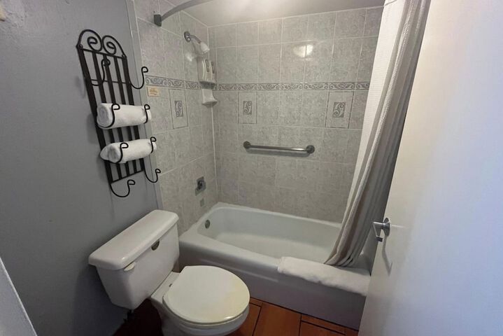 Room 26 of 40