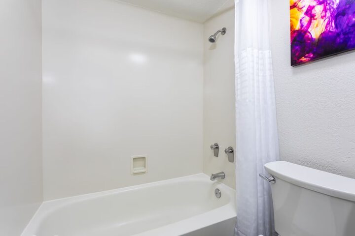 Room 18 of 28