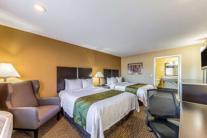 Room 32 of 67
