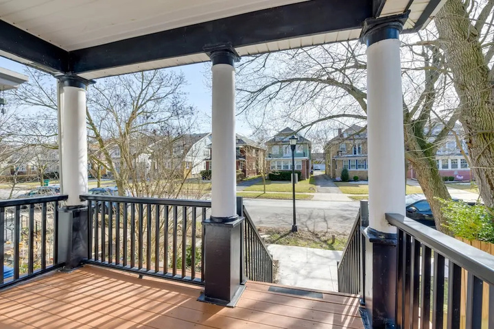 Historic Buffalo Row House Near Delaware Park