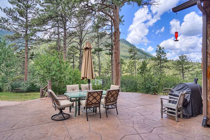 Rocky Mountain Lodge