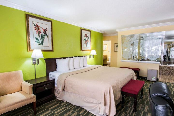 Room 17 of 29