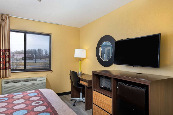 Room 9 of 27