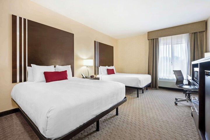 Room 32 of 46
