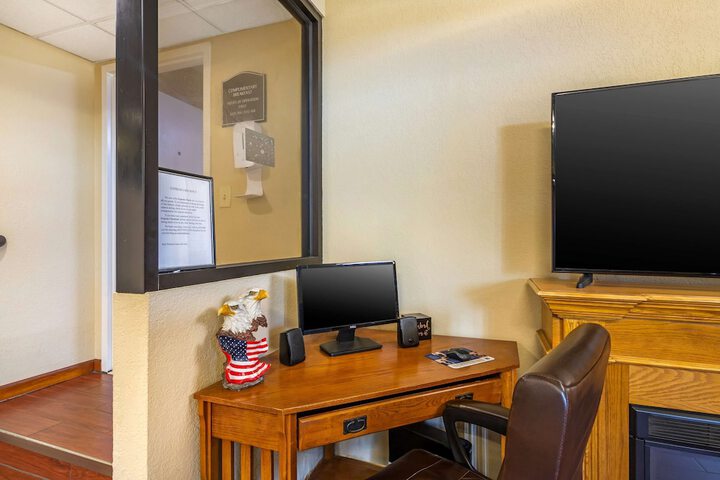 Business Center 29 of 29