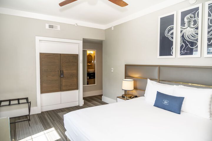 Room 17 of 49