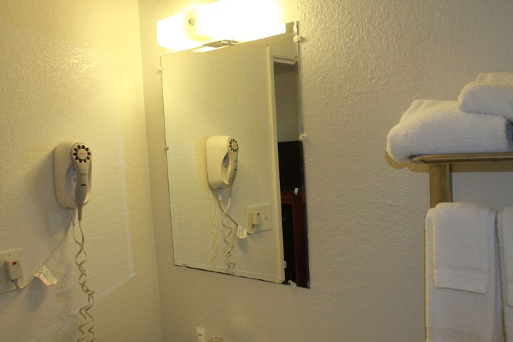 Room 9 of 20