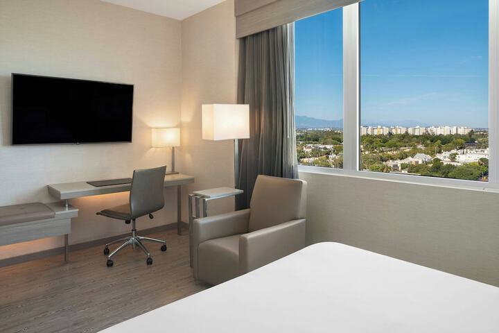 Room 33 of 92