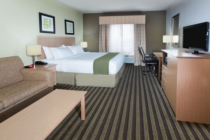 Holiday Inn Express Hotel & Suites Alvarado by IHG