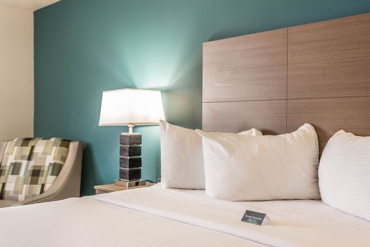 EverSpring Inn & Suites