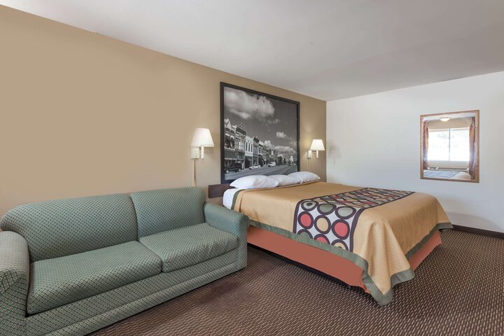 Room 28 of 62