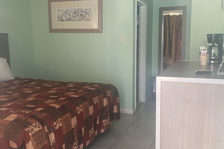 Royal Canadian Motel