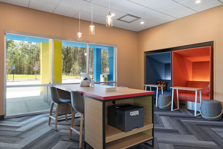 Business Center 64 of 64