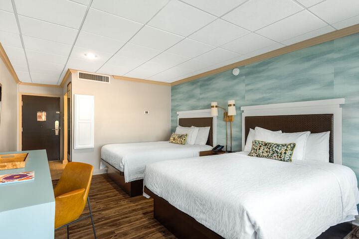 Room 165 of 250