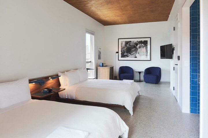 Room 42 of 104