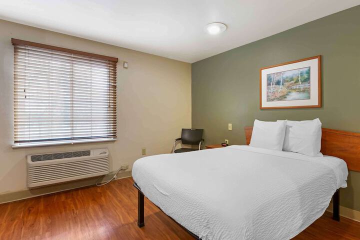 Room 28 of 28
