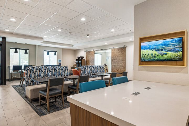 Holiday Inn Express & Suites Buford NE - Lake Lanier by IHG