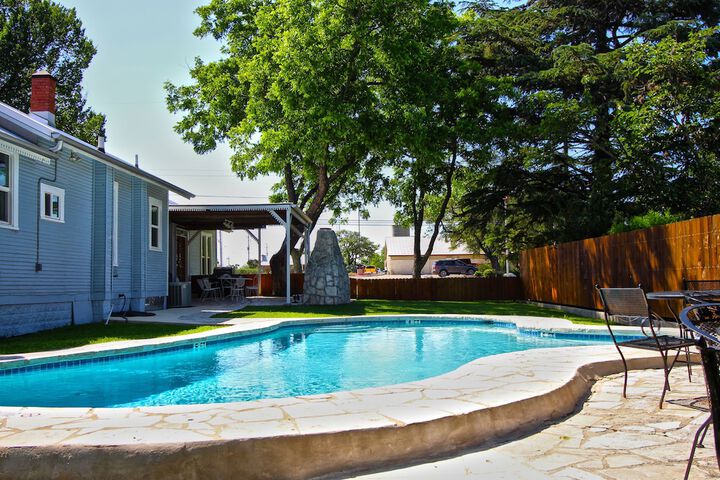 Peach Tree Inn & Suites