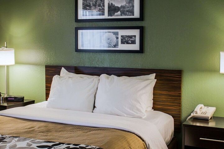 Room 13 of 23