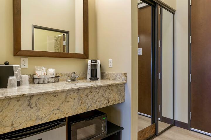 Best Western Plus Lacey Inn & Suites