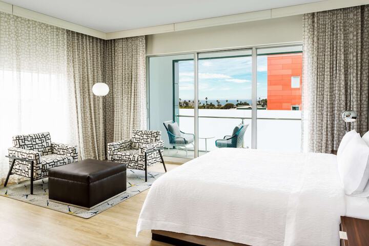 Room 21 of 48