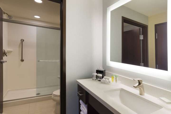 Room 15 of 27