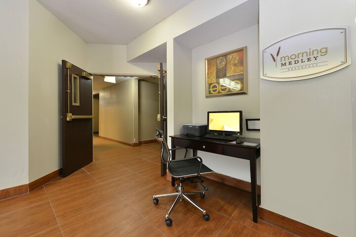 Business Center 43 of 45