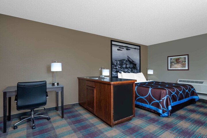 Room 32 of 41