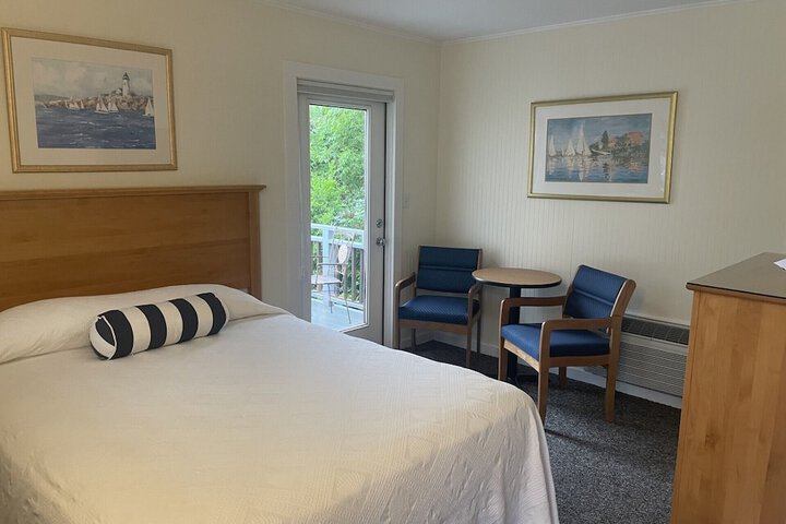 Room 11 of 17