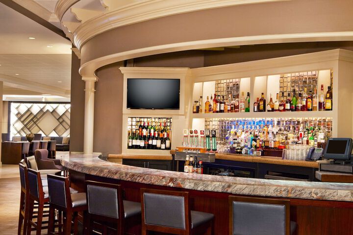 Lounge 51 of 58